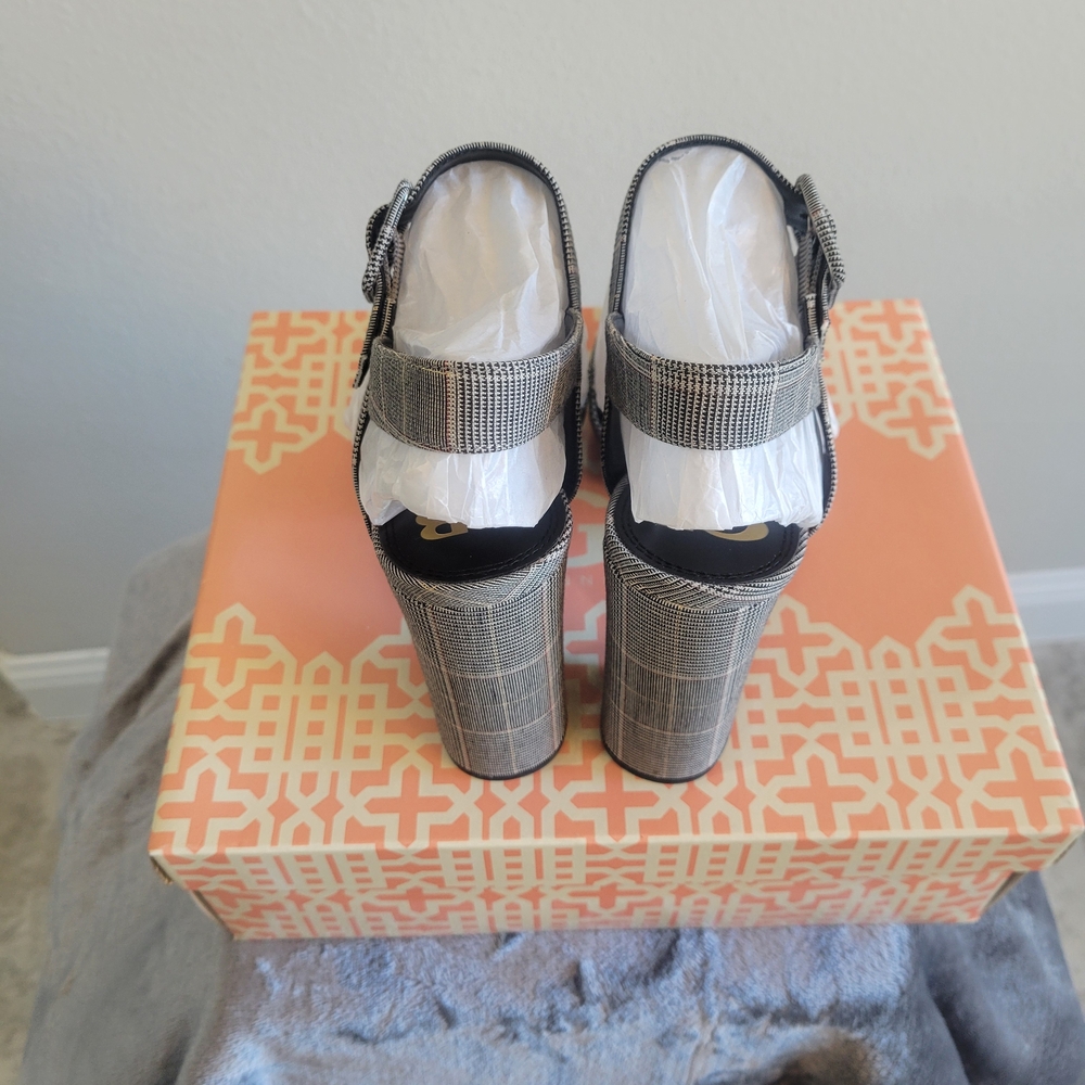 Gianni Bini Gray Plaid Heels - Picture 5 of 8